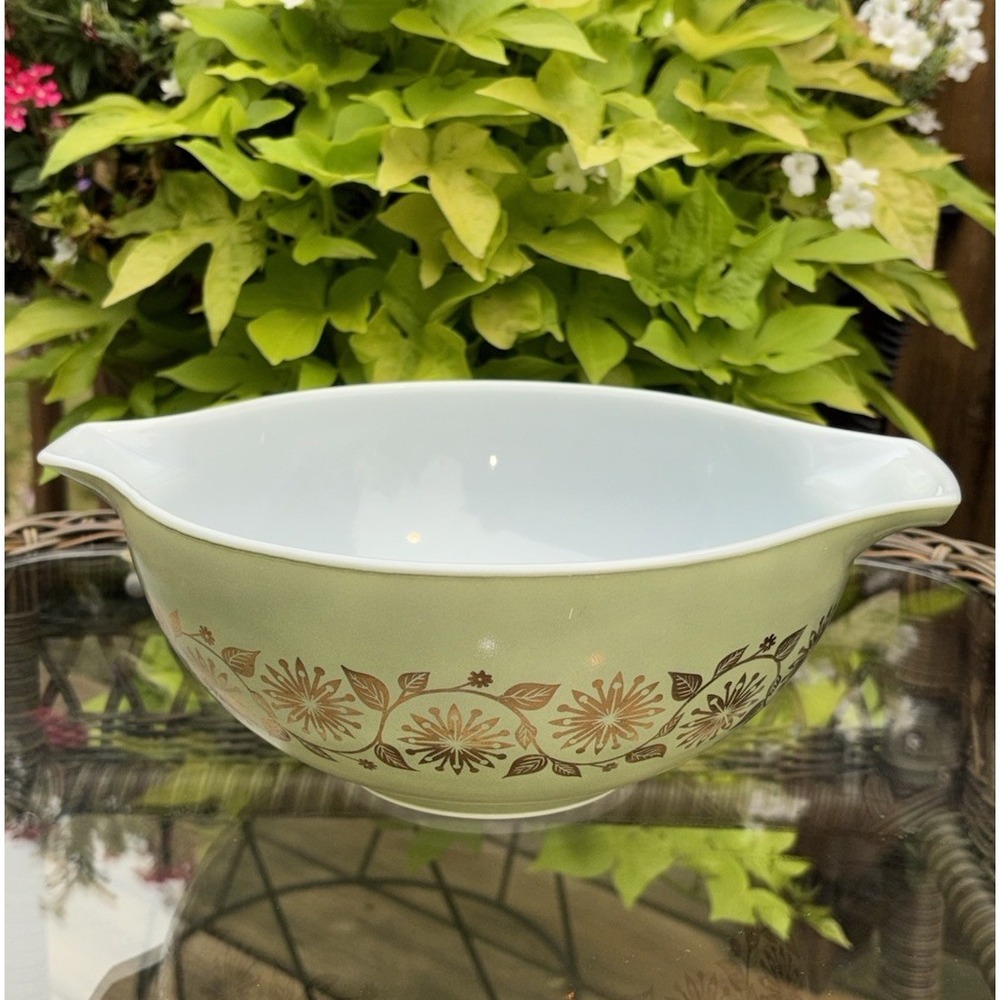 VTG Pyrex 1960s #443 2.5 QT Sage Green Gold Medallion Cinderella Bowl No Lid